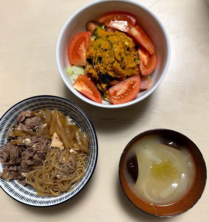 自作牛丼を中心とした夜ご飯。