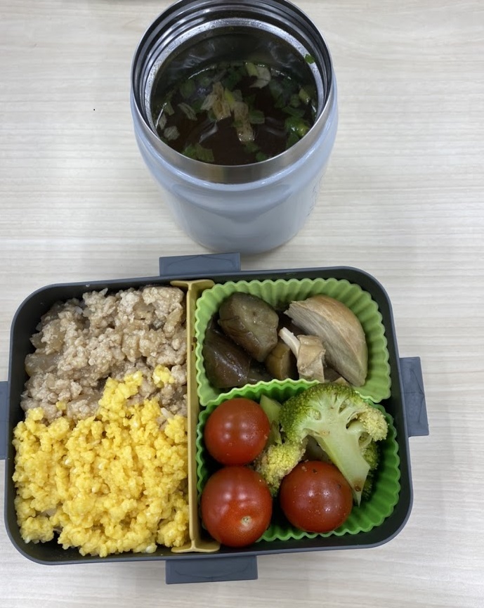 二色丼弁当