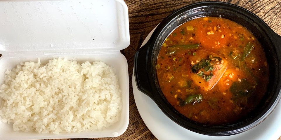 カレー食堂心の納豆とオクラのスープカレー