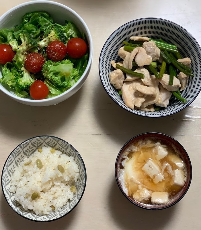 鶏むね肉とにんにくの芽の中華炒め